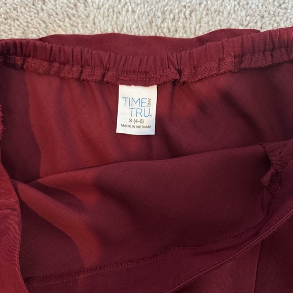 NWOT Time and Tru Flowy Mid Skirt Wine Maroon 4/6 - Picture 4 of 8